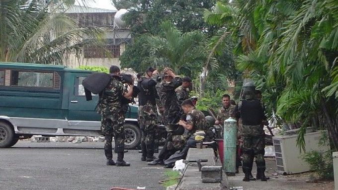 Manilská policie je od víkendu v pohotovosti. V zemi trvá výjimečný stav.