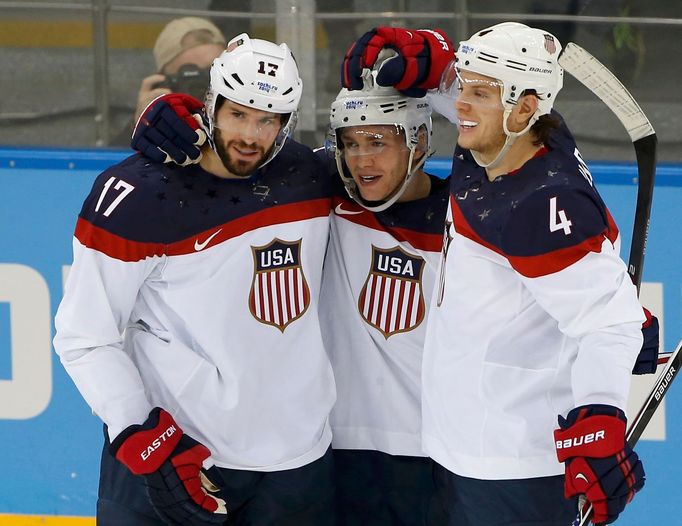 USA - Slovensko: Ryan Kesler, Patrick Kane a John Carlson