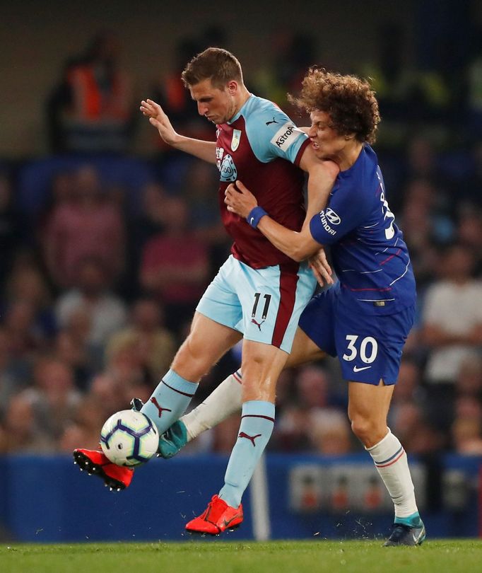 Soccer Football - Premier League - Chelsea v Burnley - Stamford Bridge, London, Britain - April 22, 2019  Burnley's Chris Wood in action with Chelsea's David Luiz   Actio