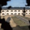 Chátrající Velká pevnost Terezín, kasárna, hradby