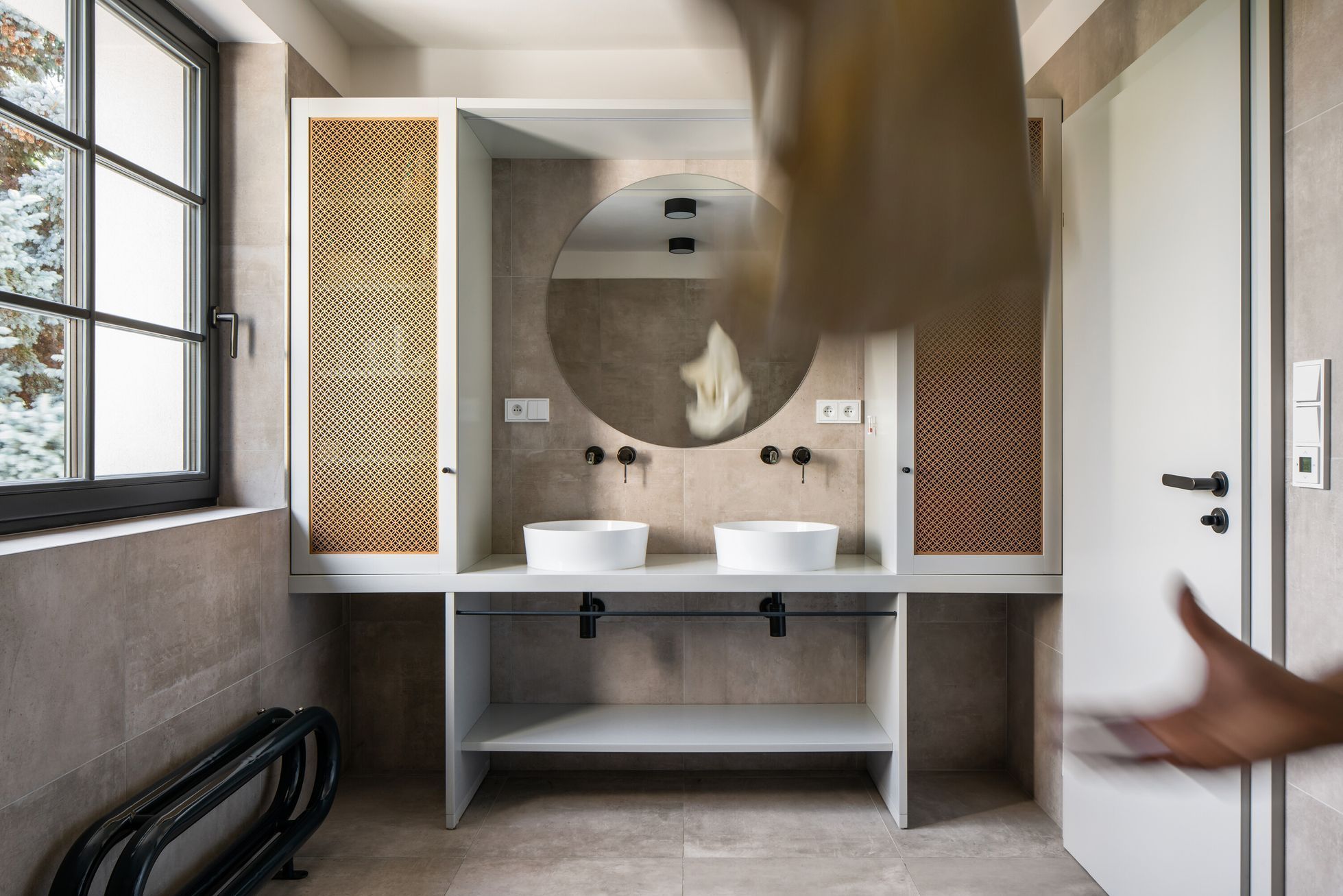 No architects - v řadě