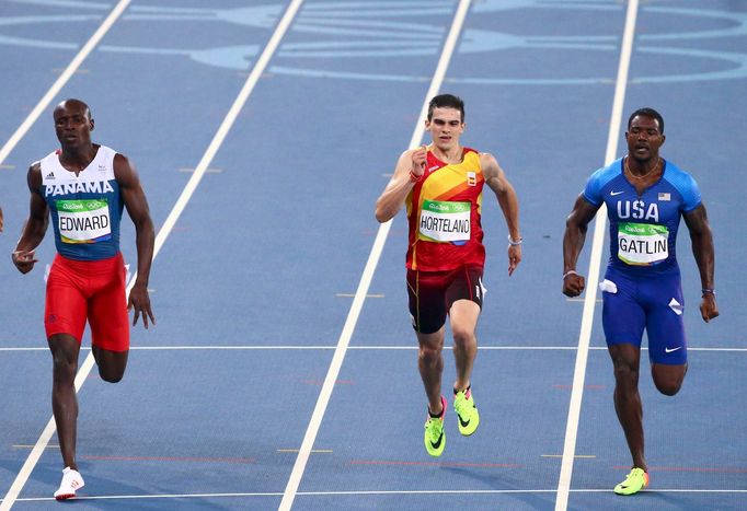 Alonso Edward (Panama), Bruno Hortelano (Španělsko), Justin Gatlin (USA). favorizovaný Američan nezvládl závěr a překvapivě končí v semifinále