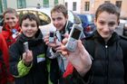 Mobily ve škole: SMS a fotografování spolužáků