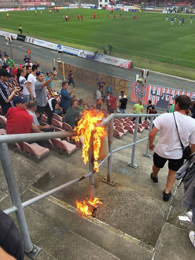 Potyčka fanoušků během zápasu Brna s Baníkem Ostrava