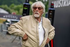Z garáže až na vrchol. Ecclestone změnil tvář formule 1 i sportovního byznysu