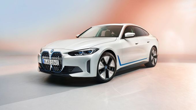 Nejnovějším elektromobilem BMW je čtyřdveřové kupé i4.