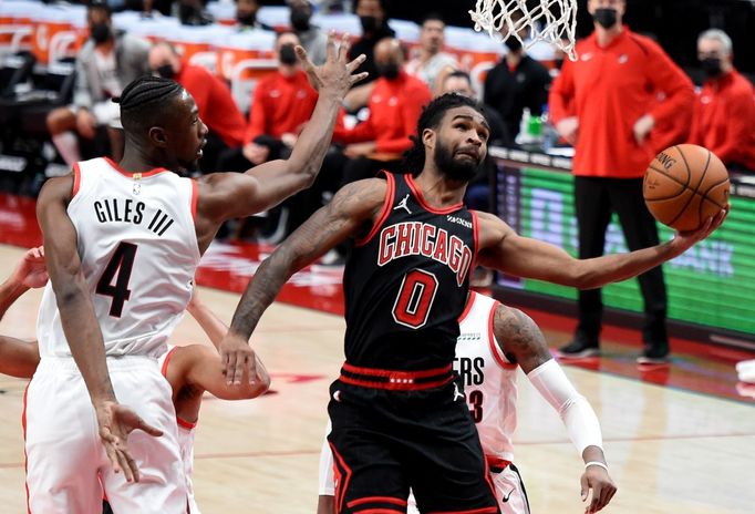 Coby White z Chicaga kouzlí pod košem Portlandu