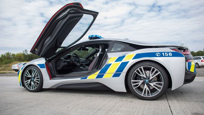 Policejní BMW i8.