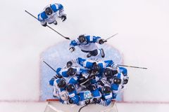 O juniorské zlato se utkají hokejisté USA a Finska