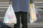 Brusel obchodům plastové tašky nezakáže, narušil by trh