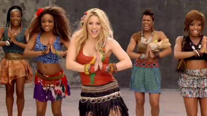 Shakira se během fotbalového MS před čtyřmi lety blýskla hitem Waka waka. Jaké songy provázejí letošní šampionát? A které byly na těch předchozích? Jejich výběr a hodnocení najdete v našem přehledu.