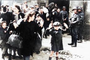 Foto: Nacisté srovnali varšavské ghetto se zemí. Denně deportovali tisíce lidí