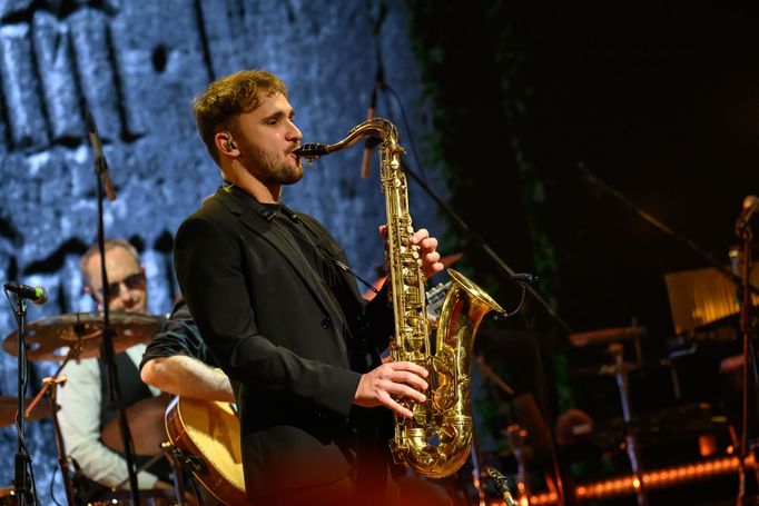 Na snímku z krylovského koncertu je saxofonista Matej Novák.