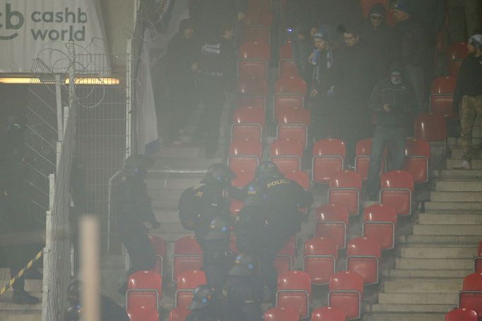 HET liga, Slavia-Baník: fanoušci Baníku vs.policie