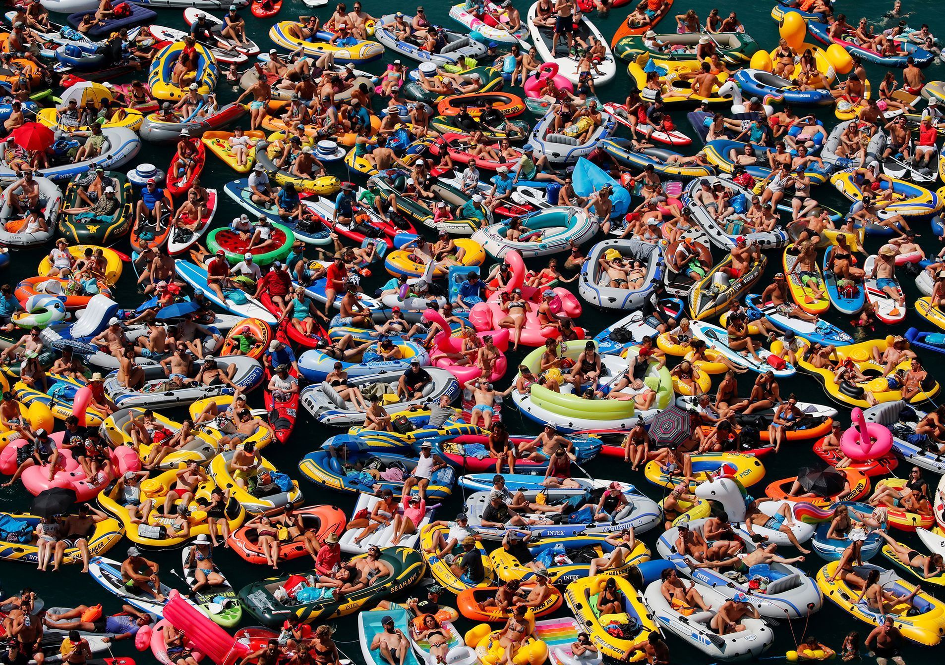 Fotogalerie / Letní vedra v Evropě / Zahraničí / Horko / Léto / Koupání / Voda / Počasí / Osvěžení / Reuters / 13