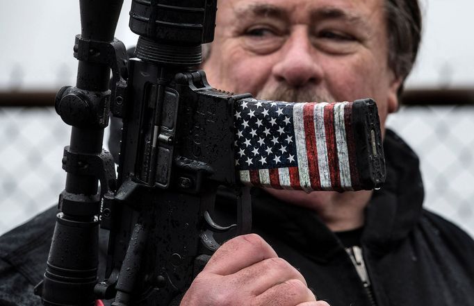 Když 15. března protestovali proti zbraním studenti v Idaho, našli se i lidé, kteří protestovali naopak za zbraně.