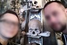 Už žádná další "nevhodná selfie". V kutnohorské kostnici se nově nesmí fotit