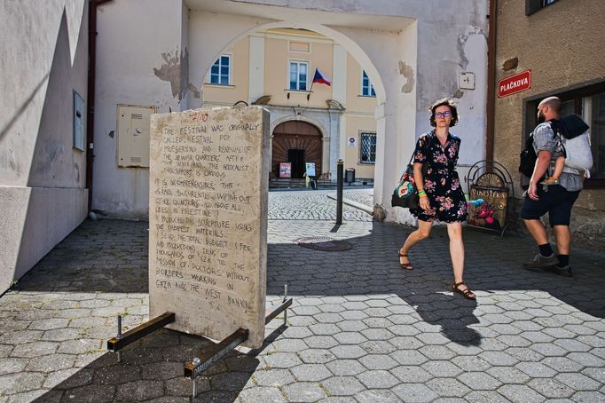 Festival je rozmístěný v několika částech města.