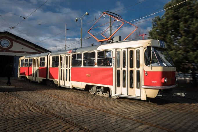 Slavnostní představení první tramvaje K2 (ev. č. 7000) v pravidelném provozu v Praze, 2. 2. 2023, Vozovna Střešovice.