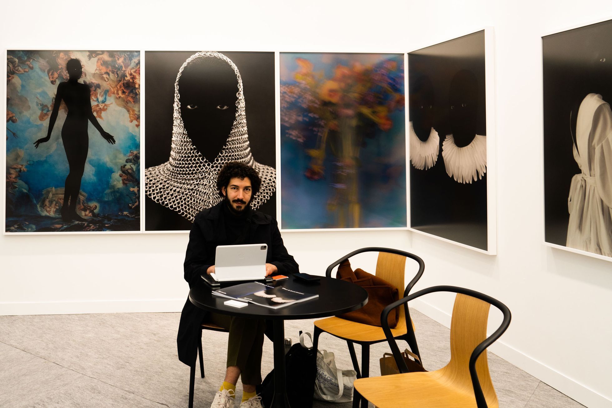 Fotoreportáž z mezinárodního fotografického veletrhu Paris Photo 2022