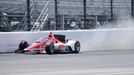 Marcus Ericsson bourá ve 104. ročníku závodu Indy 500