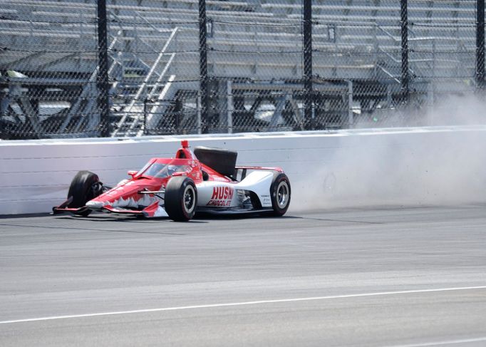 Marcus Ericsson bourá ve 104. ročníku závodu Indy 500