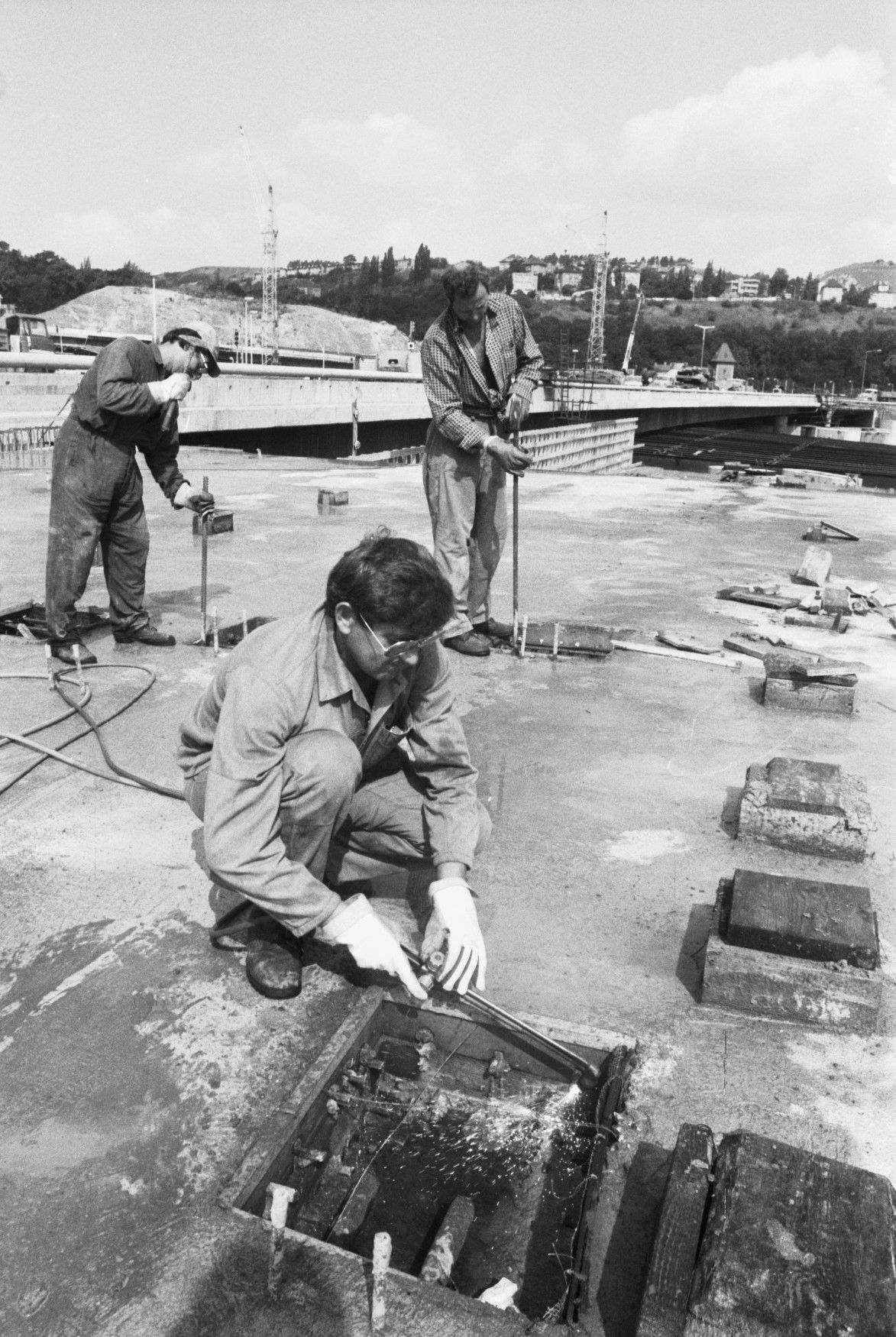 Fotogalerie / Barrandovský most / Tak se kdysi budoval Barrandovský most. Klíčový most v Praze nyní čekají opravy