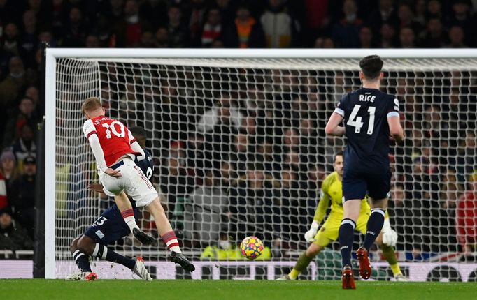 Soccer Football - Premier League - Arsenal v West Ham United - Emirates Stadium, London, Britain - December 15, 2021 Arsenal's Emile Smith Rowe scores their second goal R