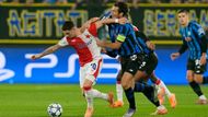 Christos Zafeiris a Marten de Roon v zápase LM Atalanta - Slavia Praha