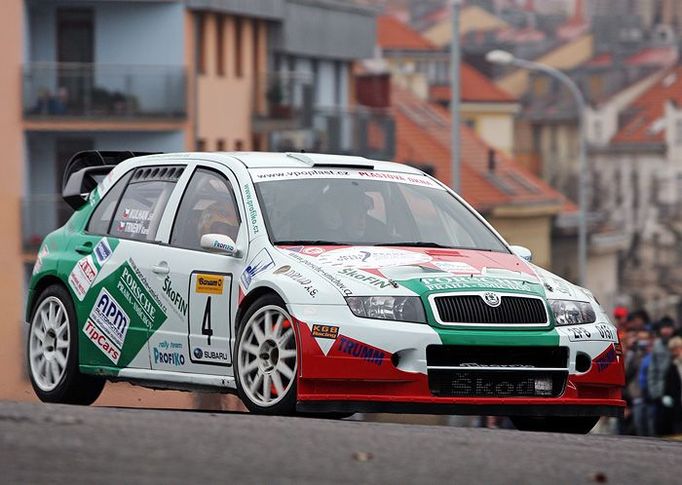 Posádka Trněný - Kulhan ve voze Škoda Fabia WRC ještě před tím, než je postihly technické problémy