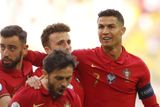 Nejdéle vydrželi úsměvy na tváři Portugalců. Cristiano Ronaldo zakončil bleskový protiútok a otevřel skóre.