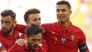 Nejdéle vydrželi úsměvy na tváři Portugalců. Cristiano Ronaldo zakončil bleskový protiútok a otevřel skóre.