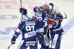 Kometa doma přetlačila Hradec, Vítkovice si vystřelily výhru s Chomutovem v prodloužení