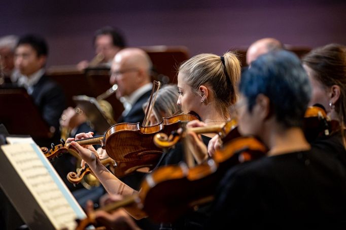 Snímek z vystoupení Tonhalle-Orchesteru Zürich na Dvořákově Praze.