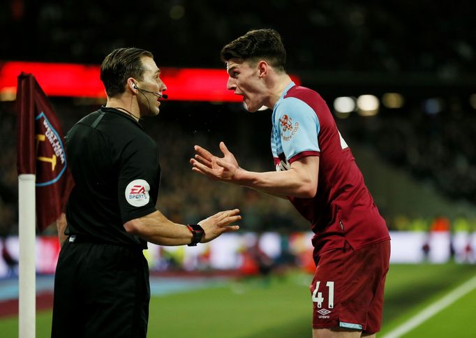 Soccer Football - Premier League - West Ham United v Liverpool - London Stadium, London, Britain - January 29, 2020   West Ham United's Declan Rice remonstrates with a ma