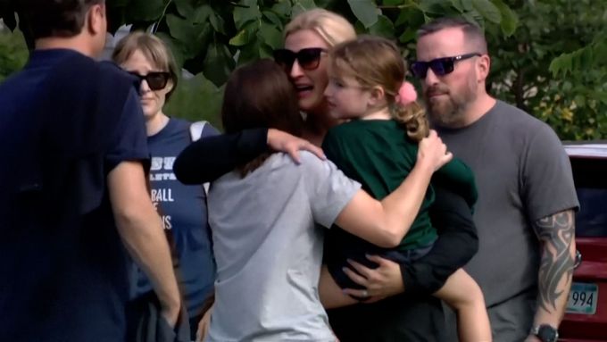 Spojenými státy otřásla tragická střelba na katolické škole v Minneapolis