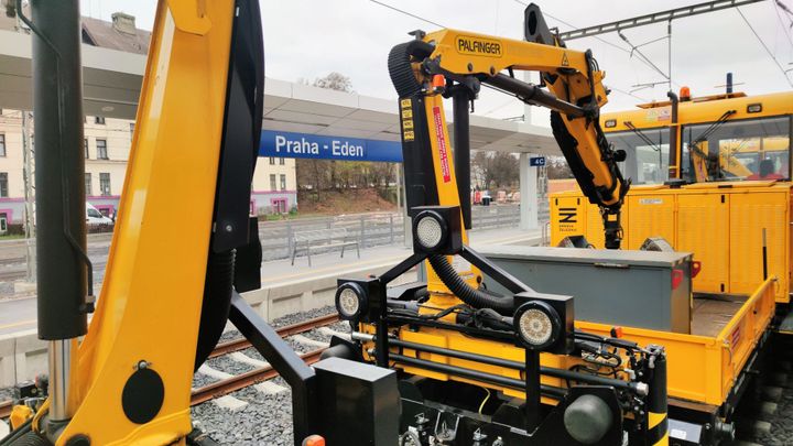 Praha-Eden. Metropole má po letech novou trať i zastávku. Podívejte se, jak rostly