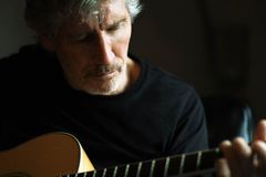 Roger Waters znovu postaví v Praze floydovskou Zeď