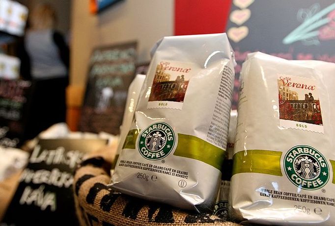 Káva značky Starbucks se pěstuje na mnoha kontinentech. Výslednou chuť ale mnohdy ovlivňuje konečné skladování, několik hodin kontaktu s vlhkostí vzduchu dokáže zcela degradovat aroma. Firma proto svým zákazníkům nabízí také speciální vakuové balení, z nichž se lze nadechnout vůně kávy, avšak dovnitř se vzduch nedostane.