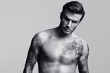 Seznamte se: David Beckham, prvotřídní model, muž stvořený pro showbyznys... a taky trochu pro fotbal. Muž na konci kariéry? Nevypadá to.