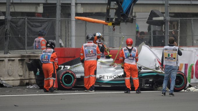 Havarovaný Mercedes Valtterihe Bottase v kvalifikaci na Velkou cenu Mexika formule 1