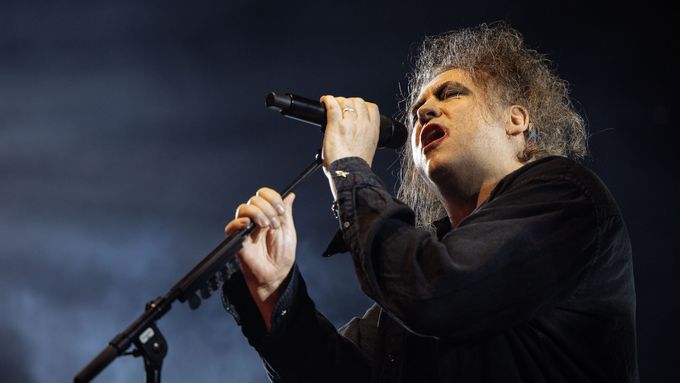 The Cure vloni v říjnu zahráli v pražské O2 areně. Na snímku je zpěvák Robert Smith.