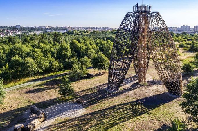 Rozhledna Doubravka v Praze 14 od architekta Martina Rajniše.