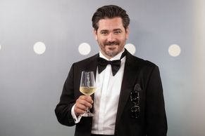 Jak začal týden ve Varech: Kotek jako "Goťák" i nový Kafka od Hollandové