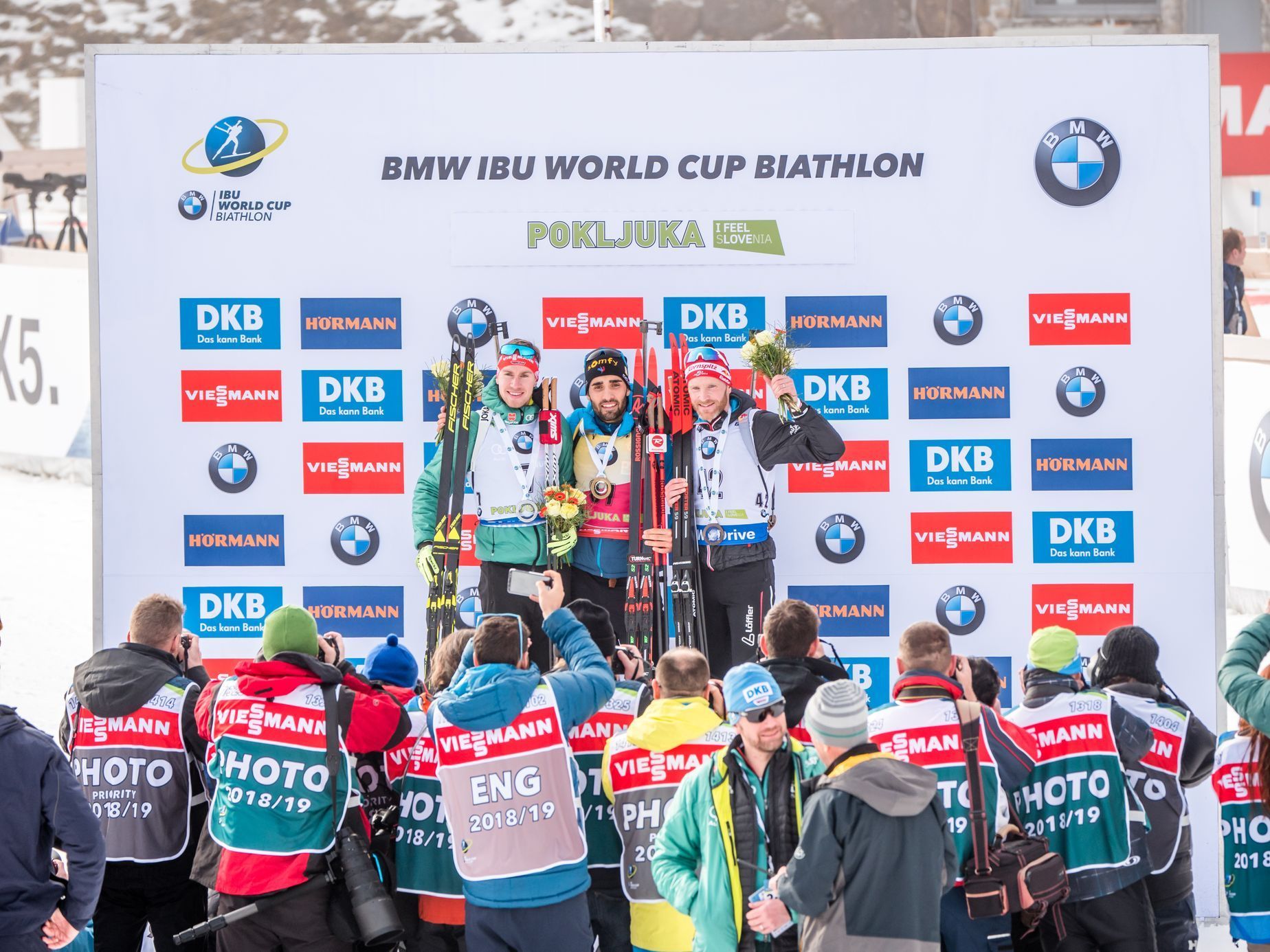 biatlon, SP 2018/2019, Pokljuka, vytrvalostní závod mužů, Němec Johannes Kühn, Francouz Martin Fourcade a Rakušan Simon Eder