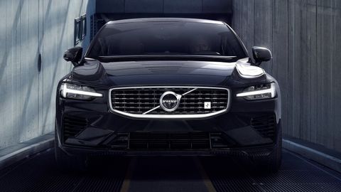 Volvo pojede maximálně 180 km/h. Správné opatření, rychlost je zabiják, tvrdí expert
