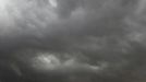 Clouds gather over the four-faced Mecca Clock Tower, as seen from the top of Mount Noor where Muslims believe Prophet Mohammad received the first words of the Koran through Gabriel in the Hera cave, during the annual haj pilgrimage in the holy city of Mecca October 21, 2012. REUTERS/Amr Abdallah Dalsh (SAUDI ARABIA - Tags: RELIGION) Published: Říj. 21, 2012, 10:14 odp.