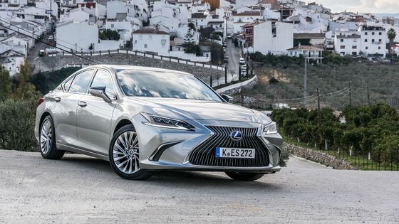 Lexus ES na fotografiích: Když se chcete vozit v luxusu