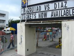 Vstupenky na přenos zápasu, v němž se Manny Pacquiao utkal s Davidem Díazem o titul mistra světa v lehké váze, se na Filipínách prodávaly už před měsícem.