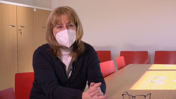 Život v pandemii - viroložka Ruth Tachezy o nošení respirátorů